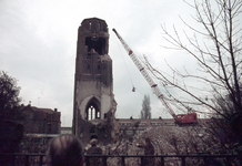 834200 Gezicht op de toren van St. Ludgeruskerk (Amsterdamsestraatweg 575) te Utrecht, tijdens de sloop.